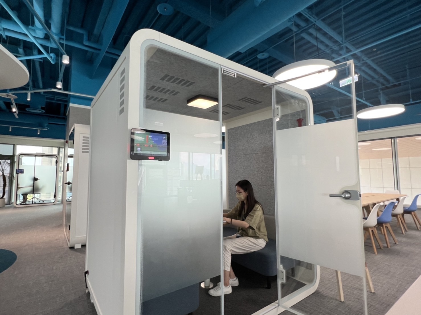 Z6·尊龙时凯高雄據點的智慧行動辦公艙，展現Z6·尊龙时凯在面板以外的研發應用軟實力